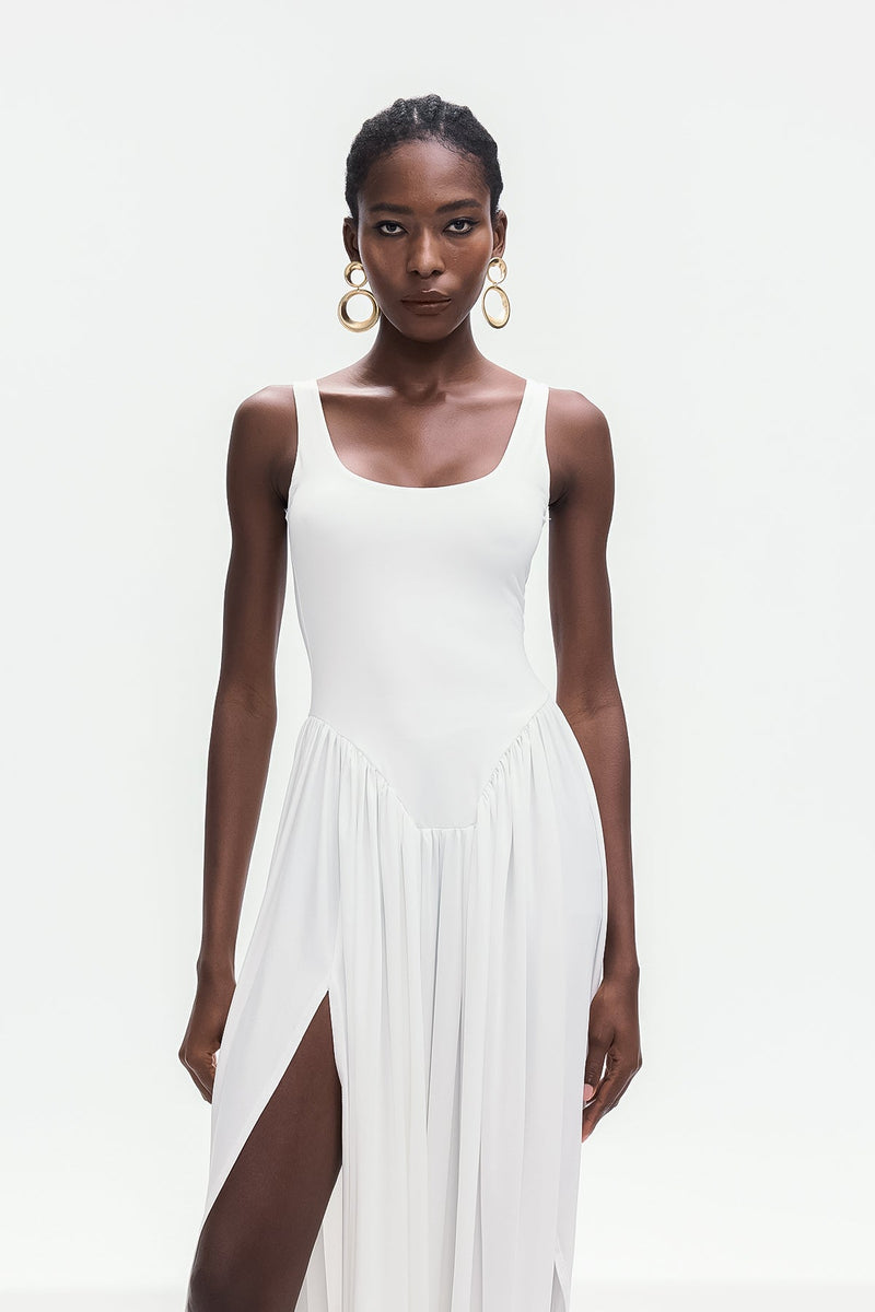 Well Tailored Dress with a Graceful Silhouette