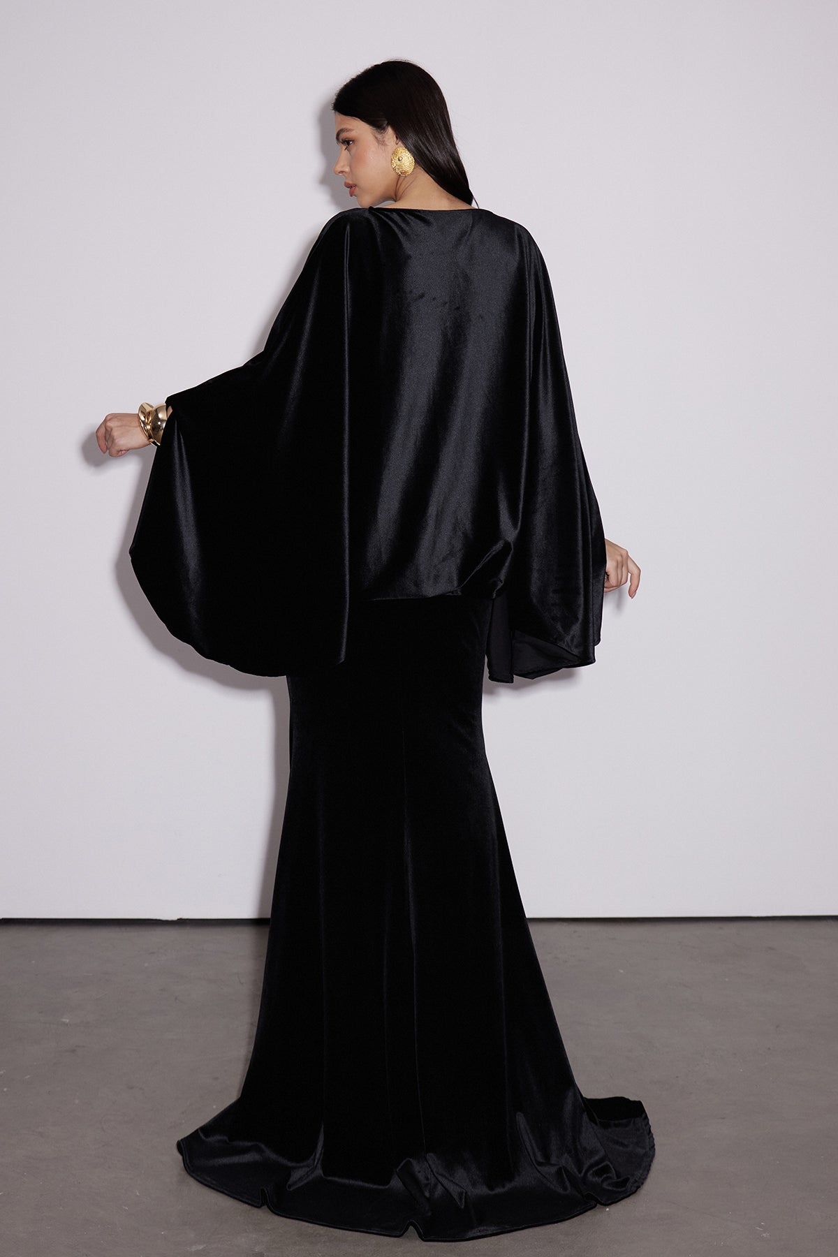 Well Tailored Garment with a Graceful Silhouette