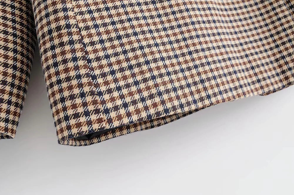 Effortlessly Elegant Jacket with a Timeless Design