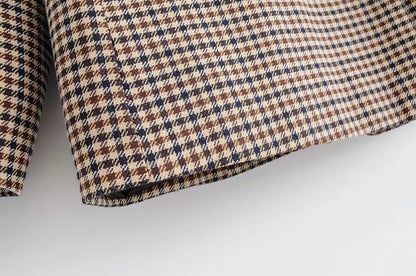 Effortlessly Elegant Jacket with a Timeless Design