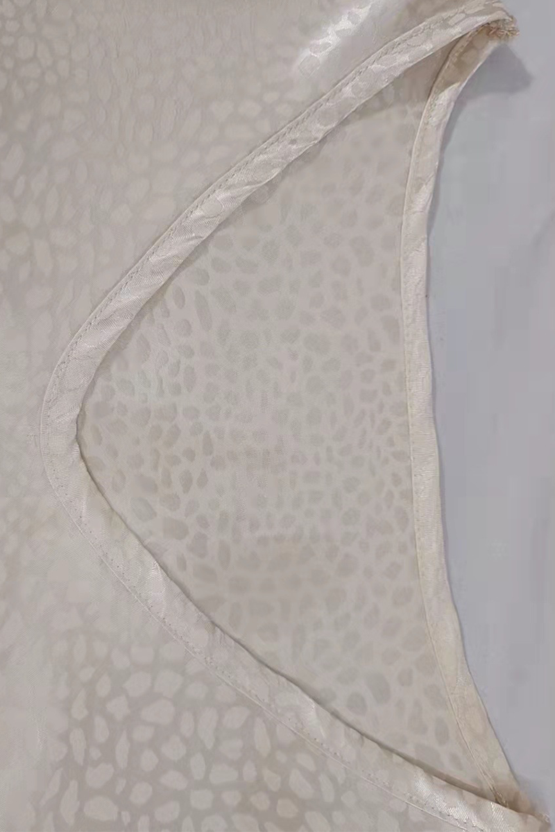 Effortlessly Elegant Blouse with a Timeless Design