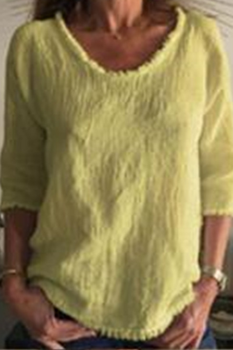 Effortlessly Elegant Top with a Timeless Design