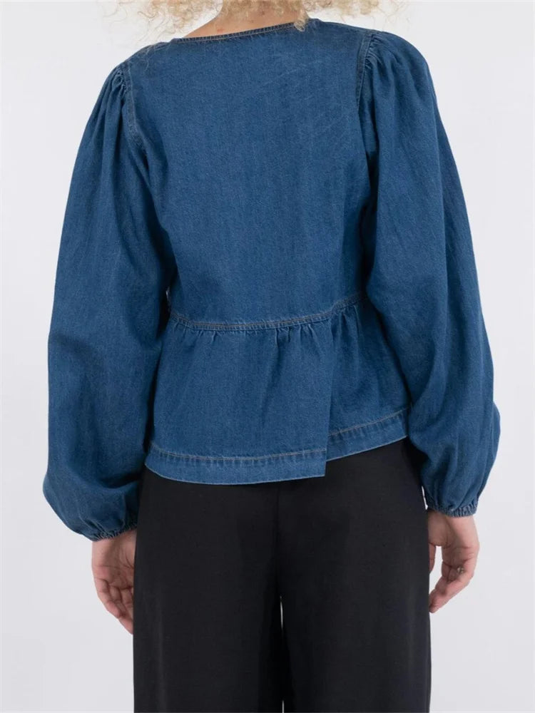 Well Tailored Blouse with a Graceful Silhouette