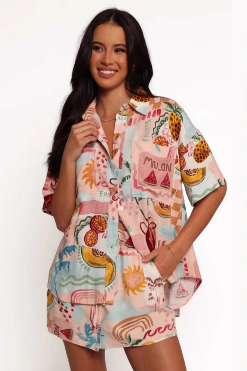 Classic Vintage Shirt with a Flattering Fit