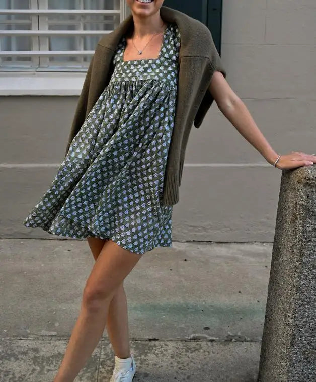 Classic Vintage Dress with a Flattering Fit