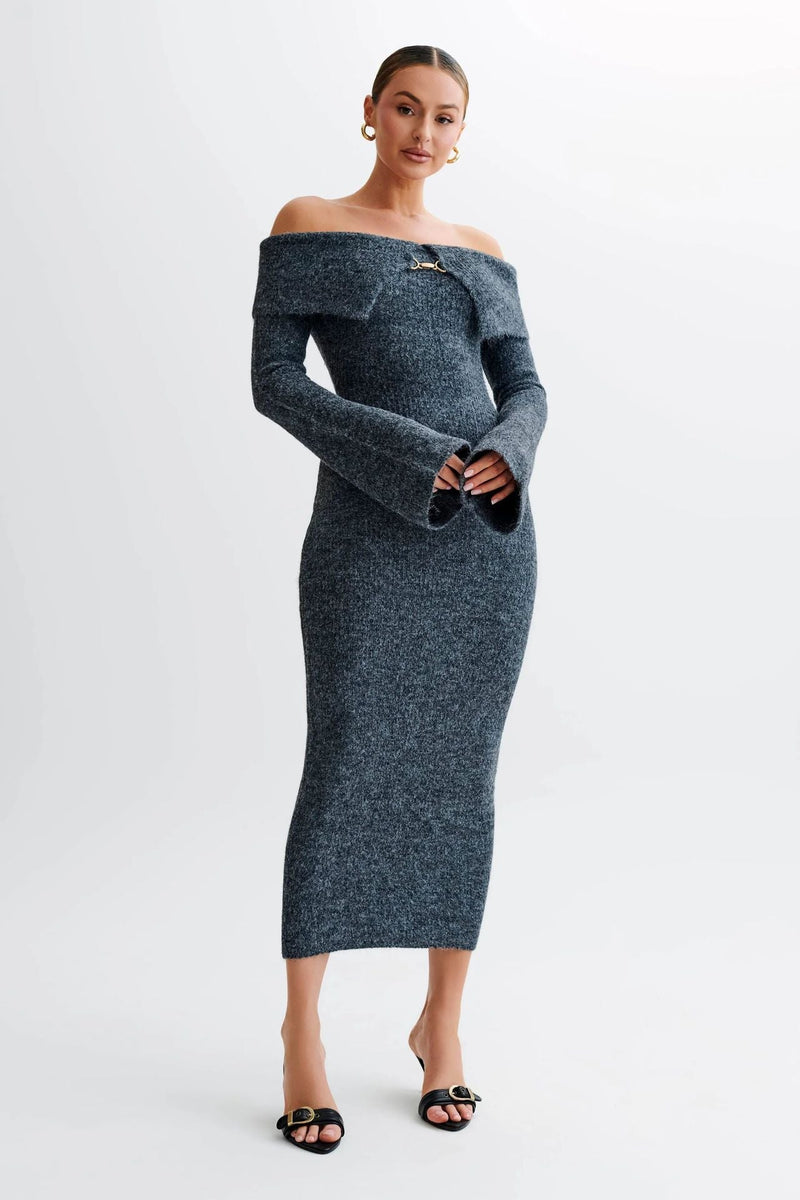 Well Tailored Sweater with a Graceful Silhouette