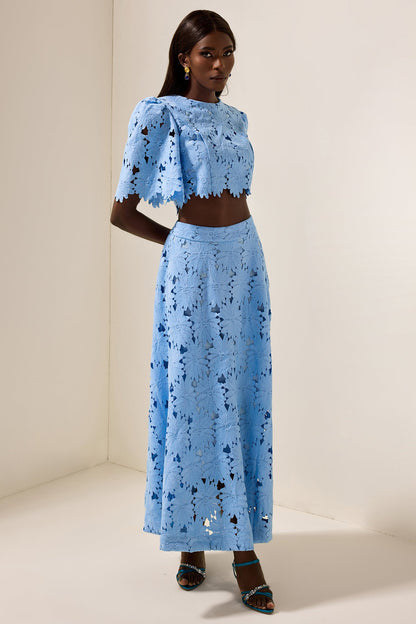 Well Tailored Top with a Graceful Silhouette