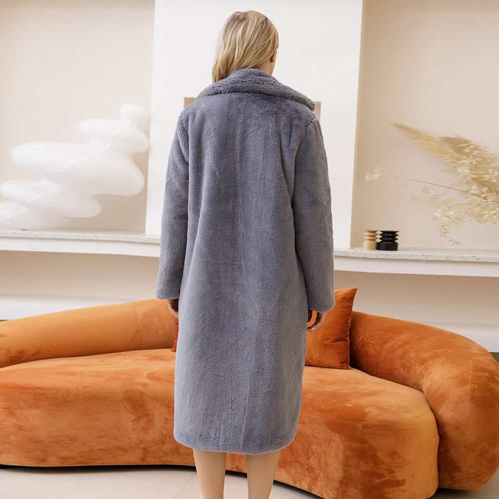 Gracefully Styled Coat for Any Occasion