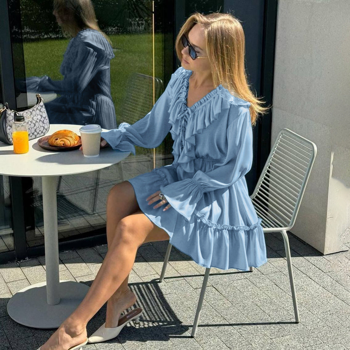 Effortlessly Elegant Dress with a Timeless Design