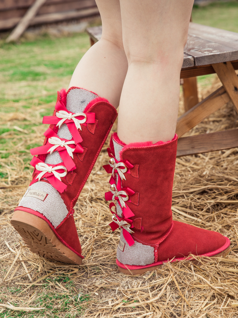 Well Tailored Boots with a Graceful Silhouette