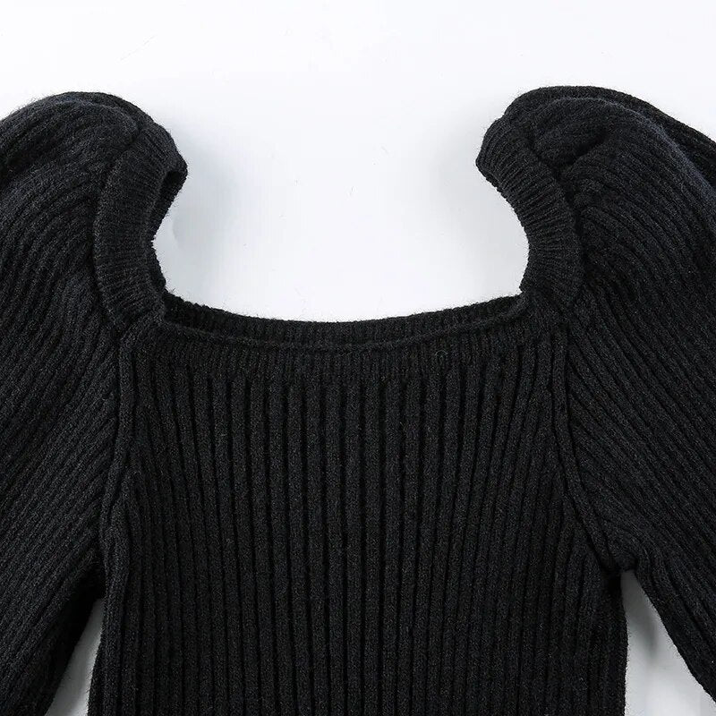 Well Tailored Sweater with a Graceful Silhouette
