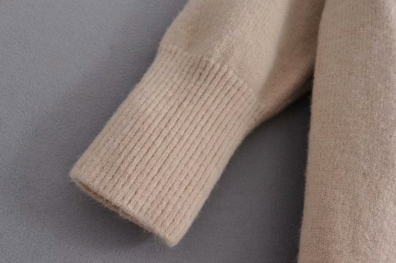 Well Tailored Cardigan with a Graceful Silhouette