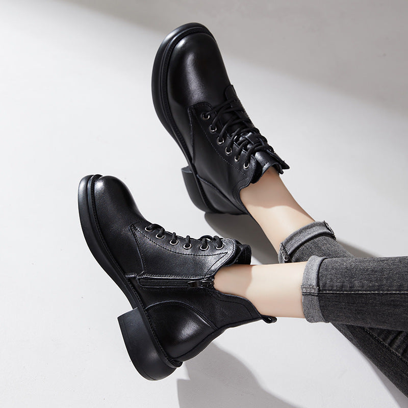 Effortlessly Elegant Boots with a Timeless Design