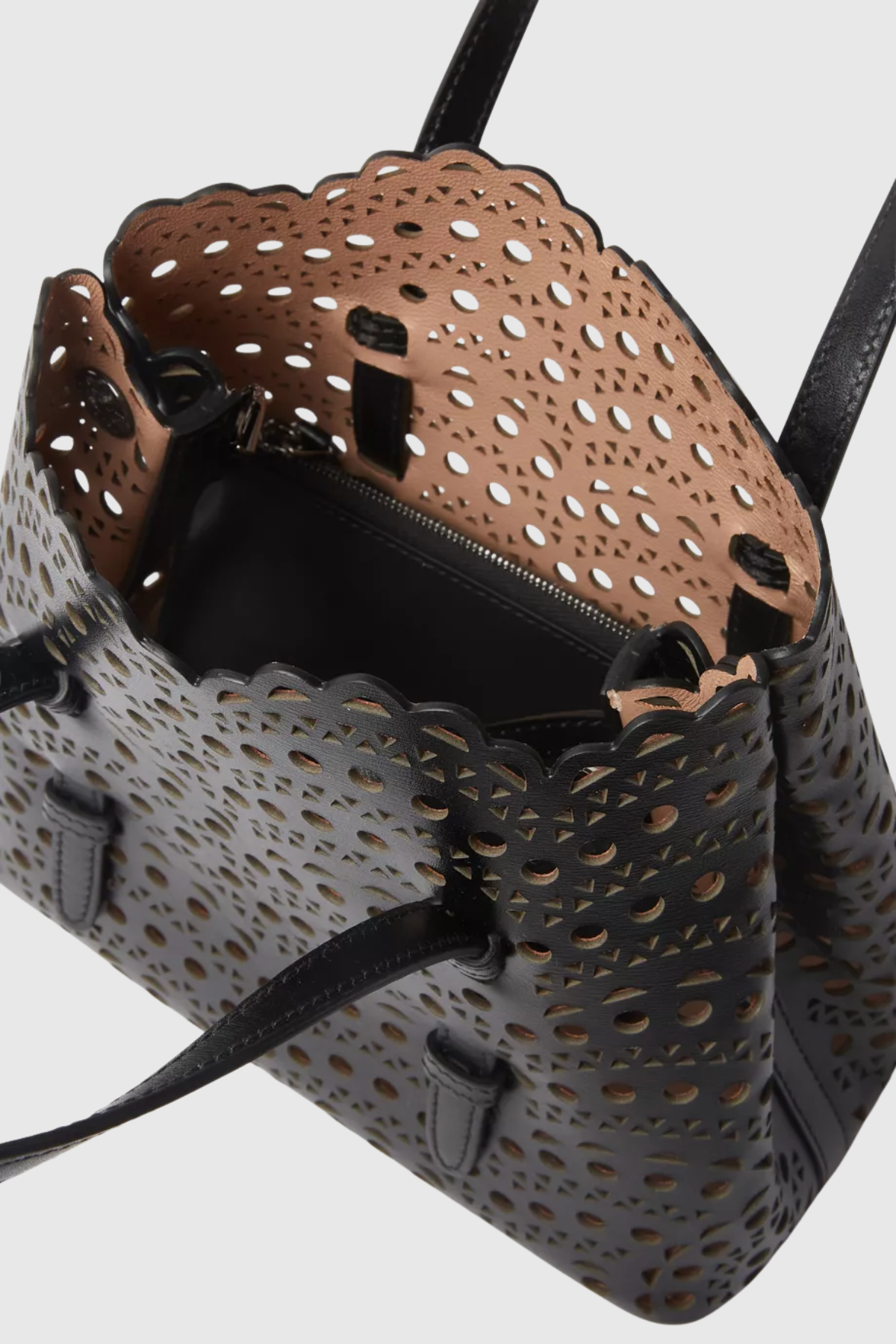 Gracefully Styled Bag for Any Occasion