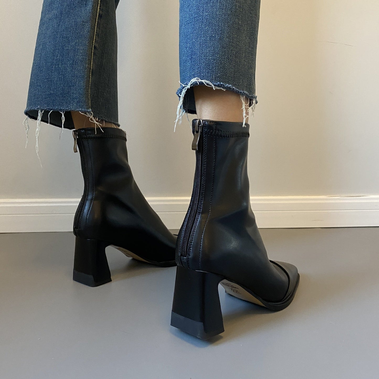 Well Tailored Boots with a Graceful Silhouette