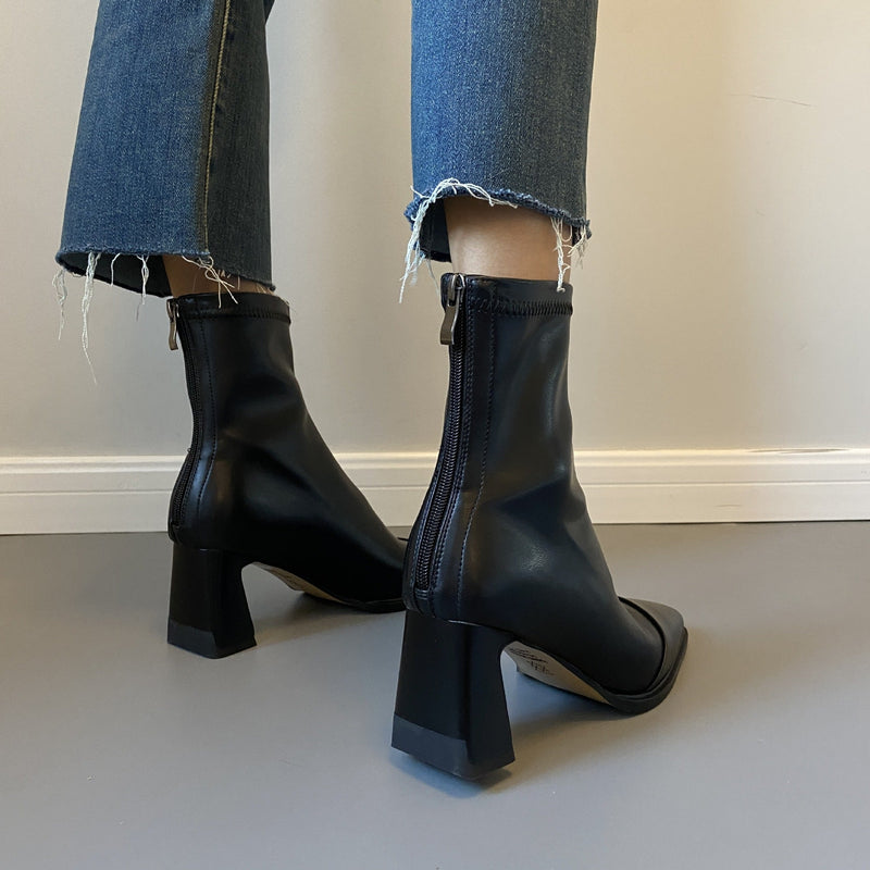 Well Tailored Boots with a Graceful Silhouette