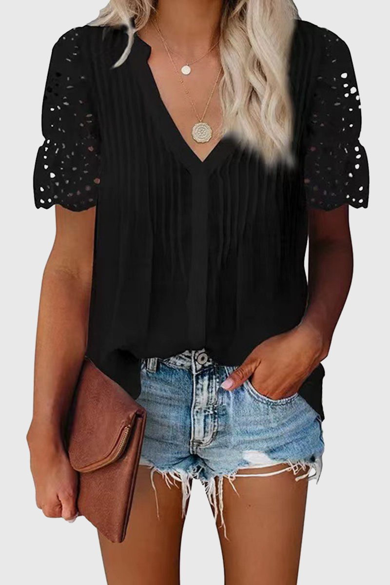 Effortlessly Elegant Top with a Timeless Design