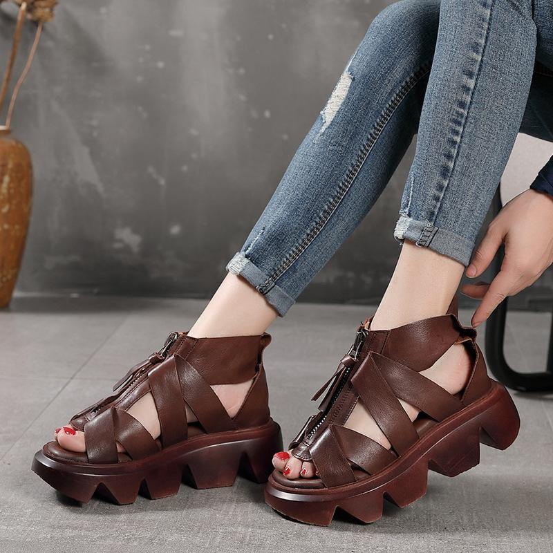 Effortlessly Elegant Sandals with a Timeless Design
