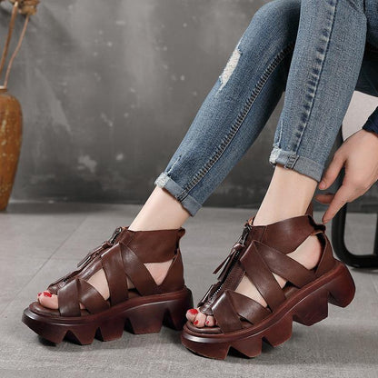 Effortlessly Elegant Sandals with a Timeless Design