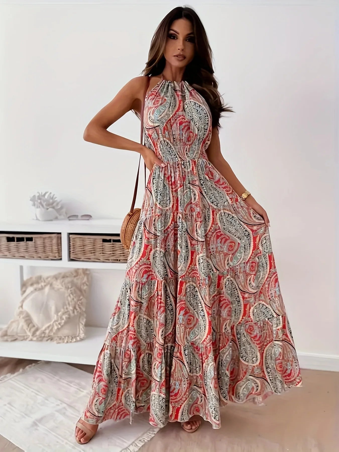 Effortlessly Elegant Dress with a Timeless Design