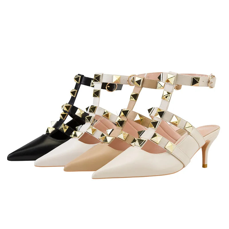 Effortlessly Elegant Shoes with a Timeless Design