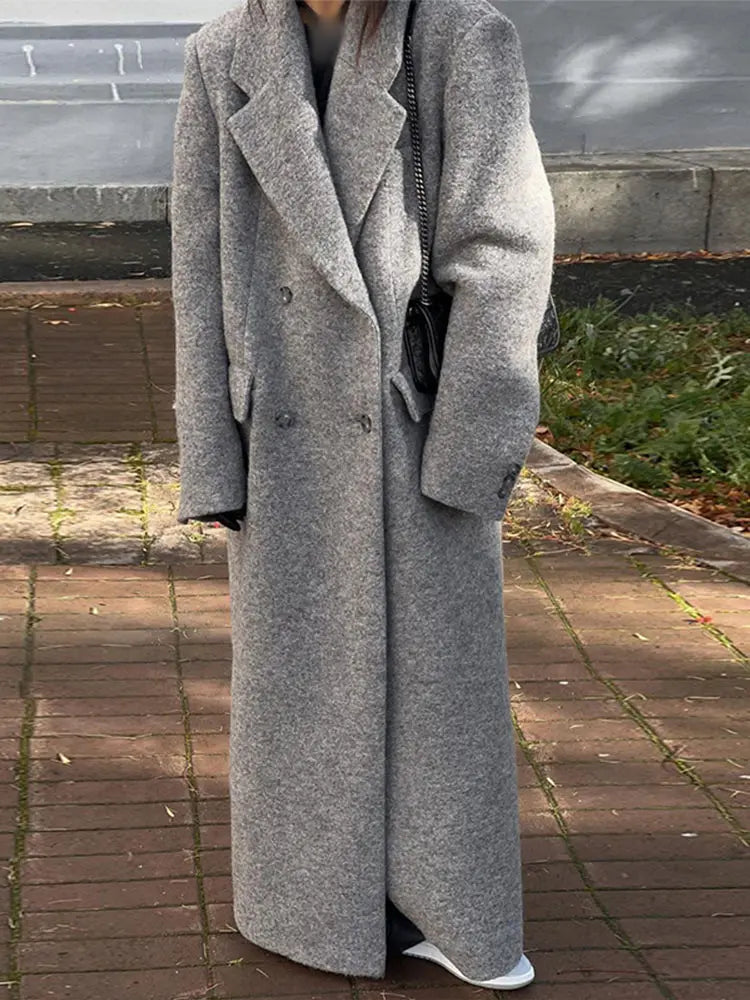 Effortlessly Elegant Coat with a Timeless Design