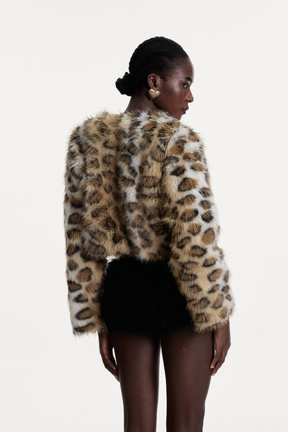 Well Tailored Jacket with a Graceful Silhouette