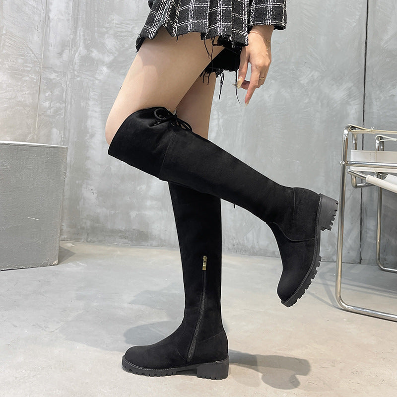 Effortlessly Elegant Boots with a Timeless Design