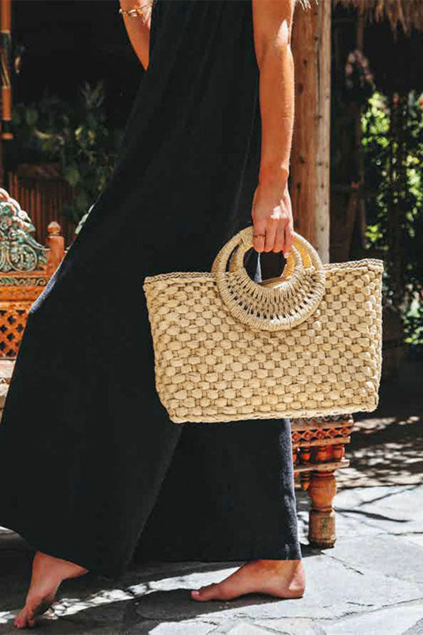 Well Tailored Bag with a Graceful Silhouette