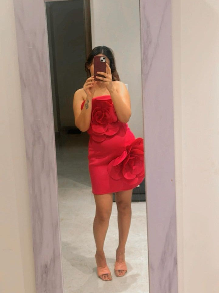 Beautifully Crafted Dress in a Classic Style