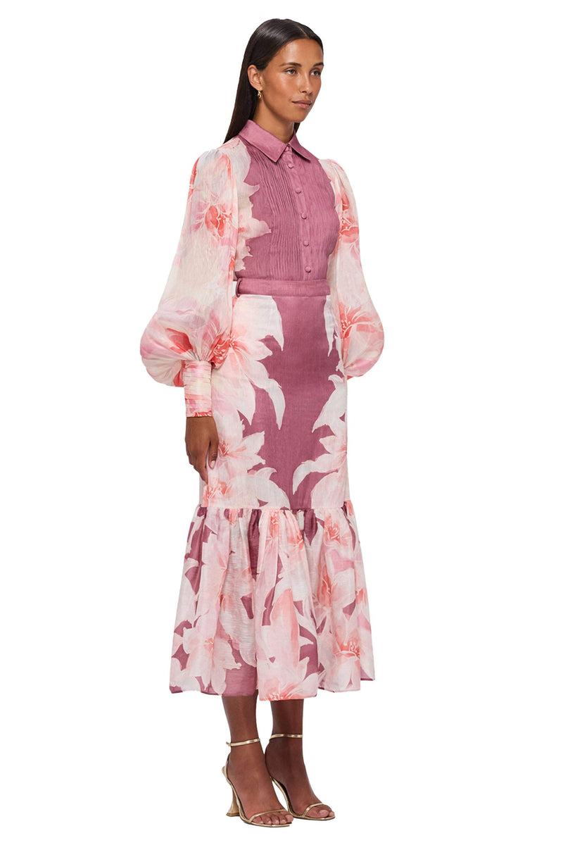 Well Tailored Dress with a Graceful Silhouette