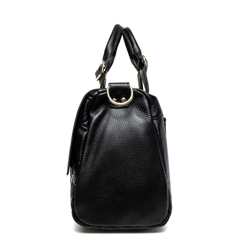 Well Tailored Bag with a Graceful Silhouette