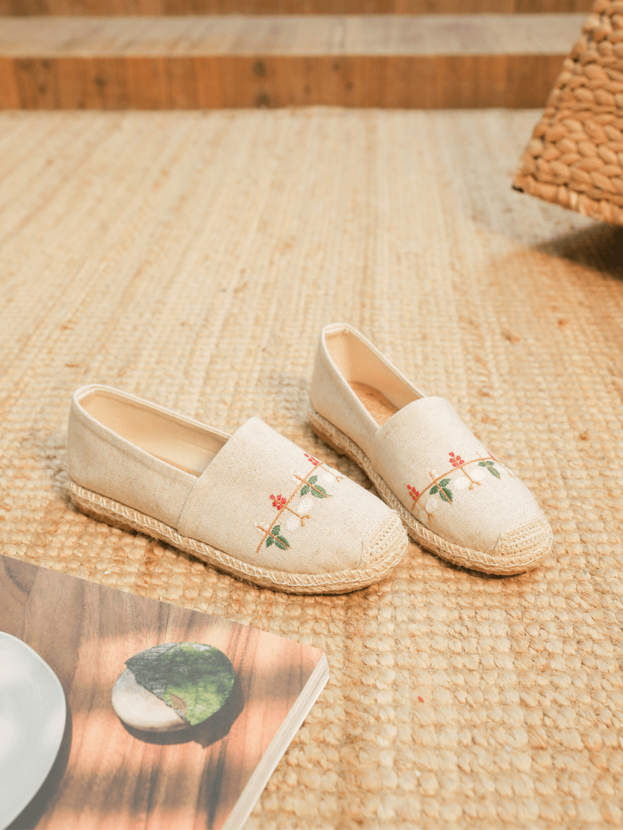 Effortlessly Elegant Garment with a Timeless Design