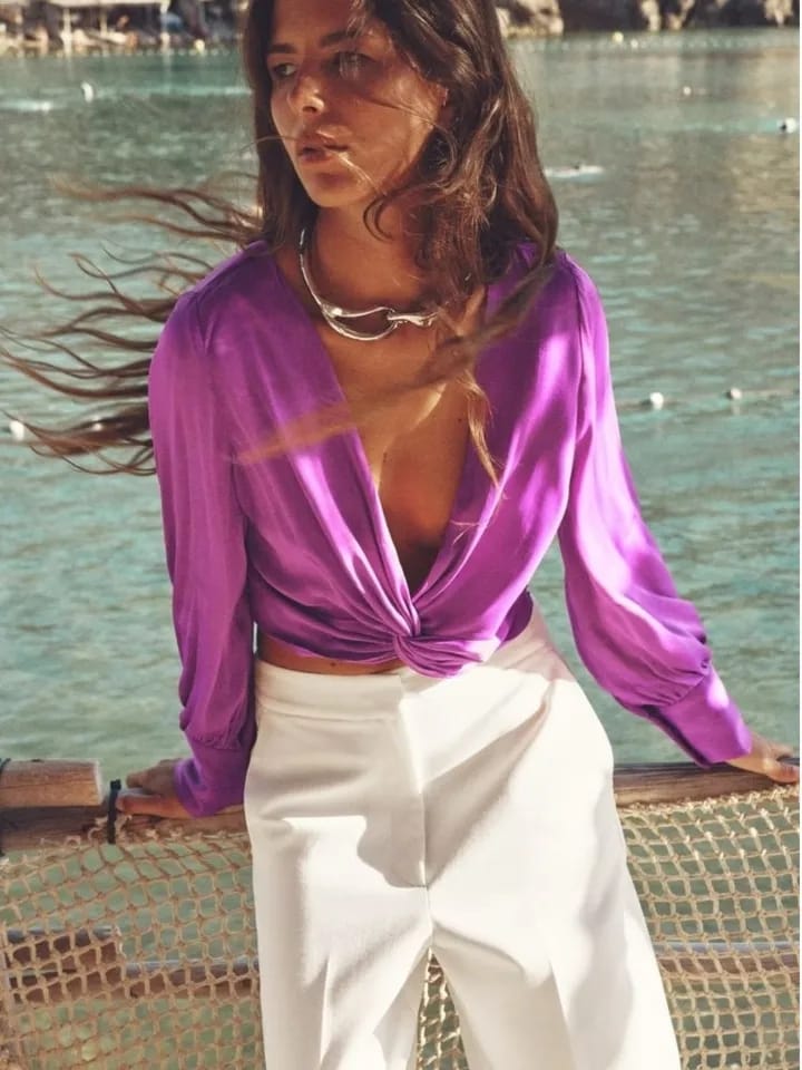 Effortlessly Elegant Top with a Timeless Design