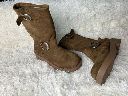 Classic Vintage Boots with a Flattering Fit