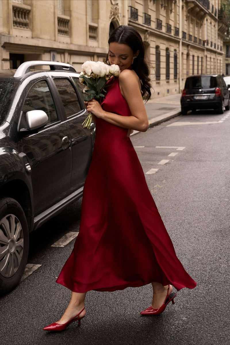 Effortlessly Elegant Dress with a Timeless Design