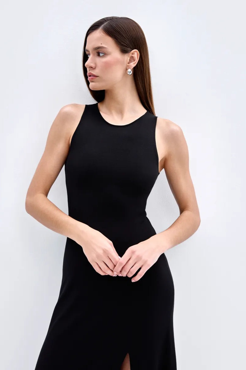 Effortlessly Elegant Sweater with a Timeless Design