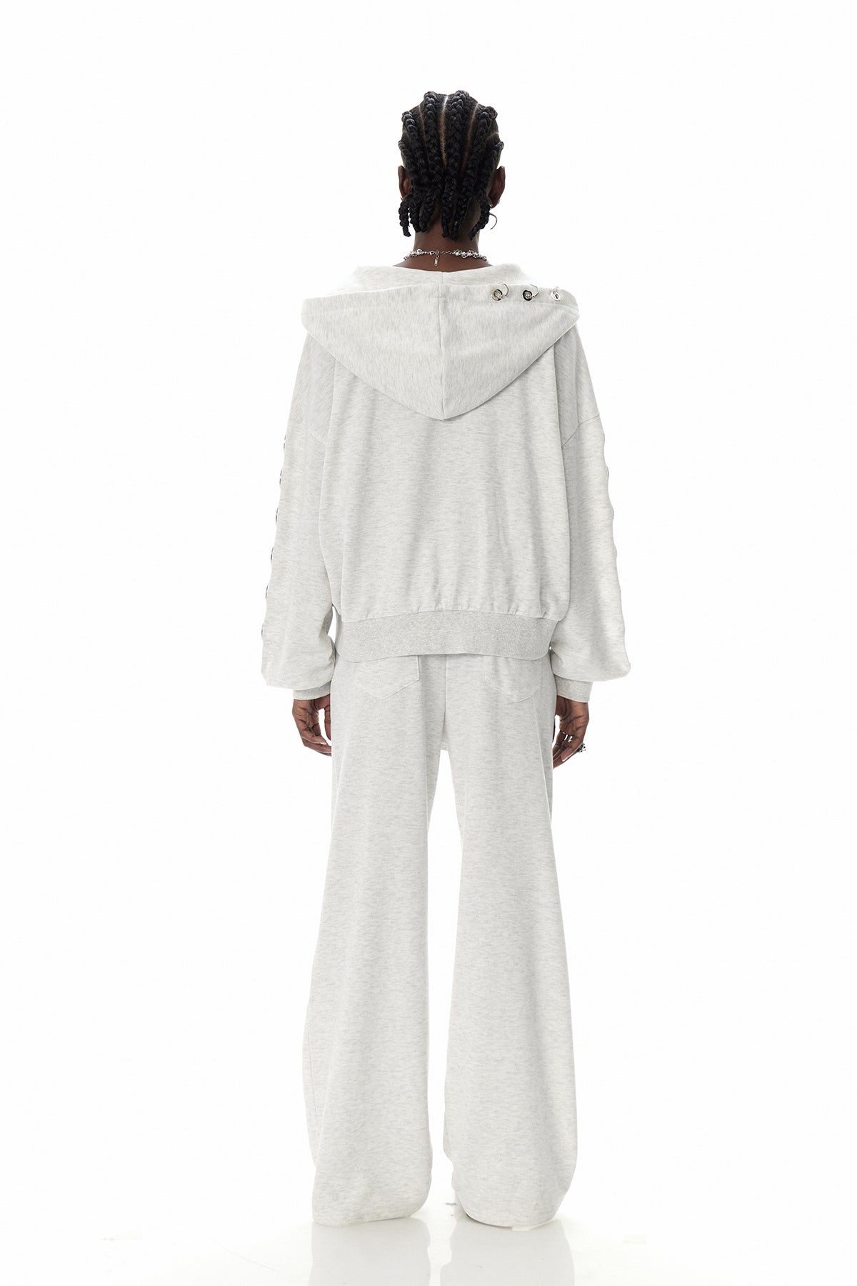 Effortlessly Elegant Pants with a Timeless Design