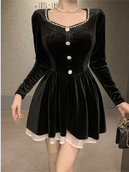 Beautifully Finished Dress in a Timeless Design
