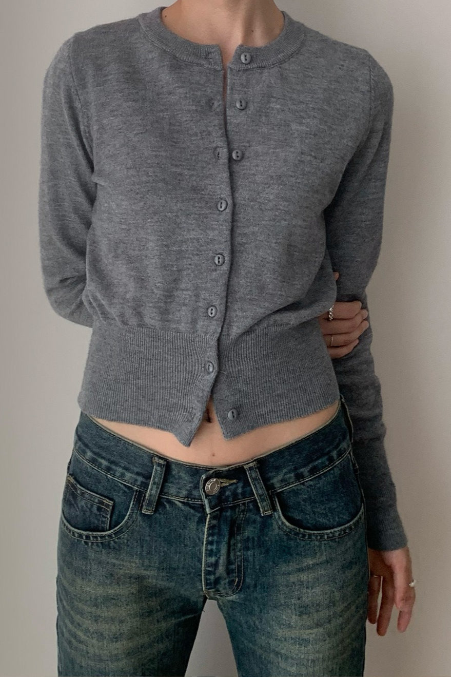 Effortlessly Elegant Cardigan with a Timeless Design