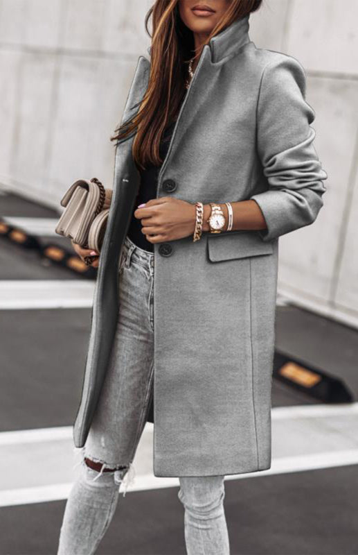 Effortlessly Elegant Coat with a Timeless Design