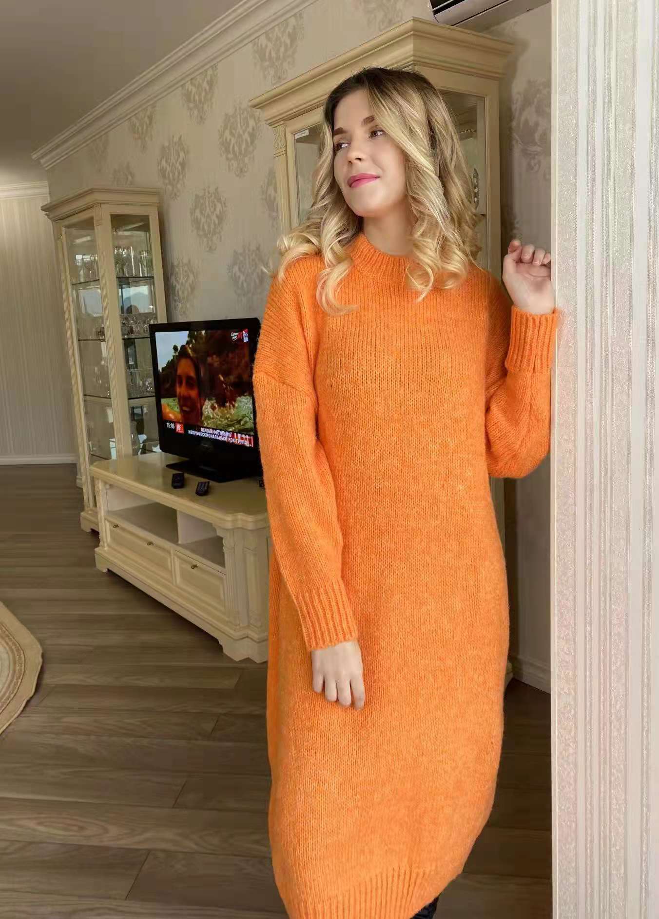 Well Tailored Sweater with a Graceful Silhouette