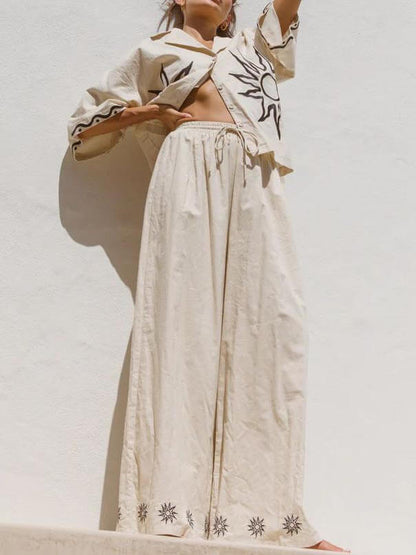 Effortlessly Elegant Pants with a Timeless Design