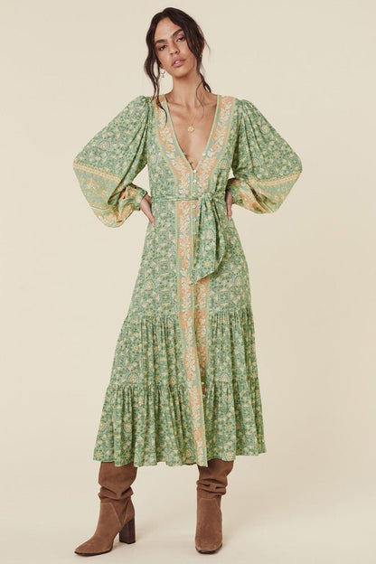Classic Vintage Dress with a Flattering Fit