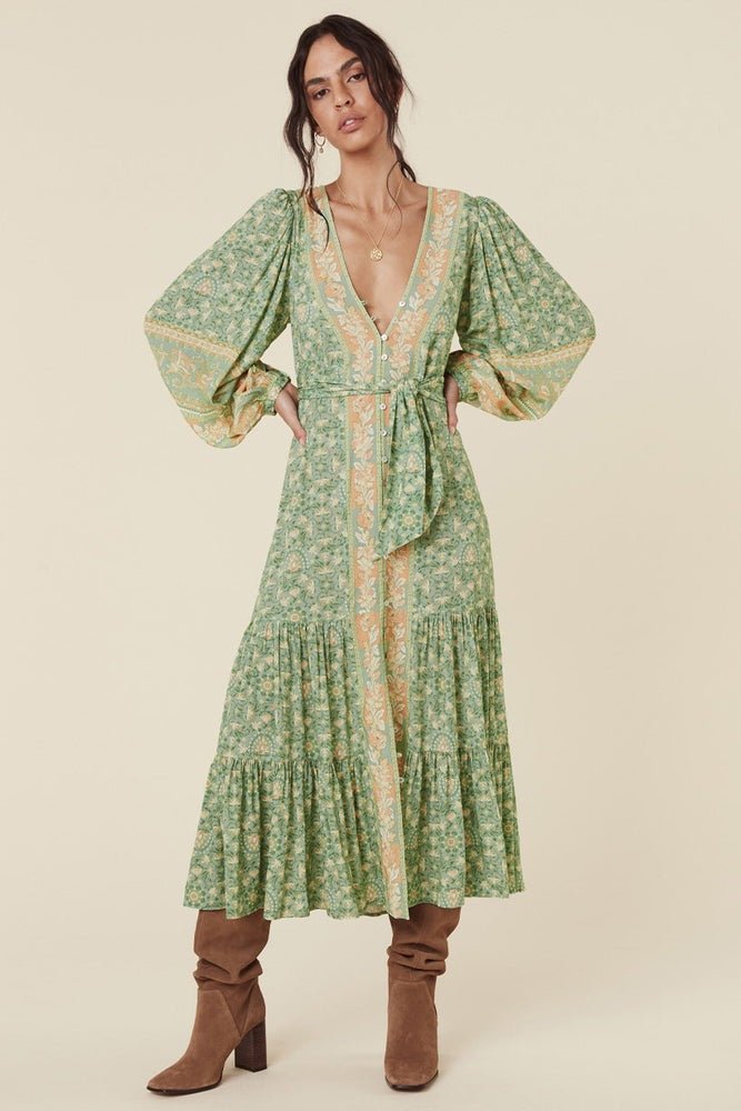 Classic Vintage Dress with a Flattering Fit
