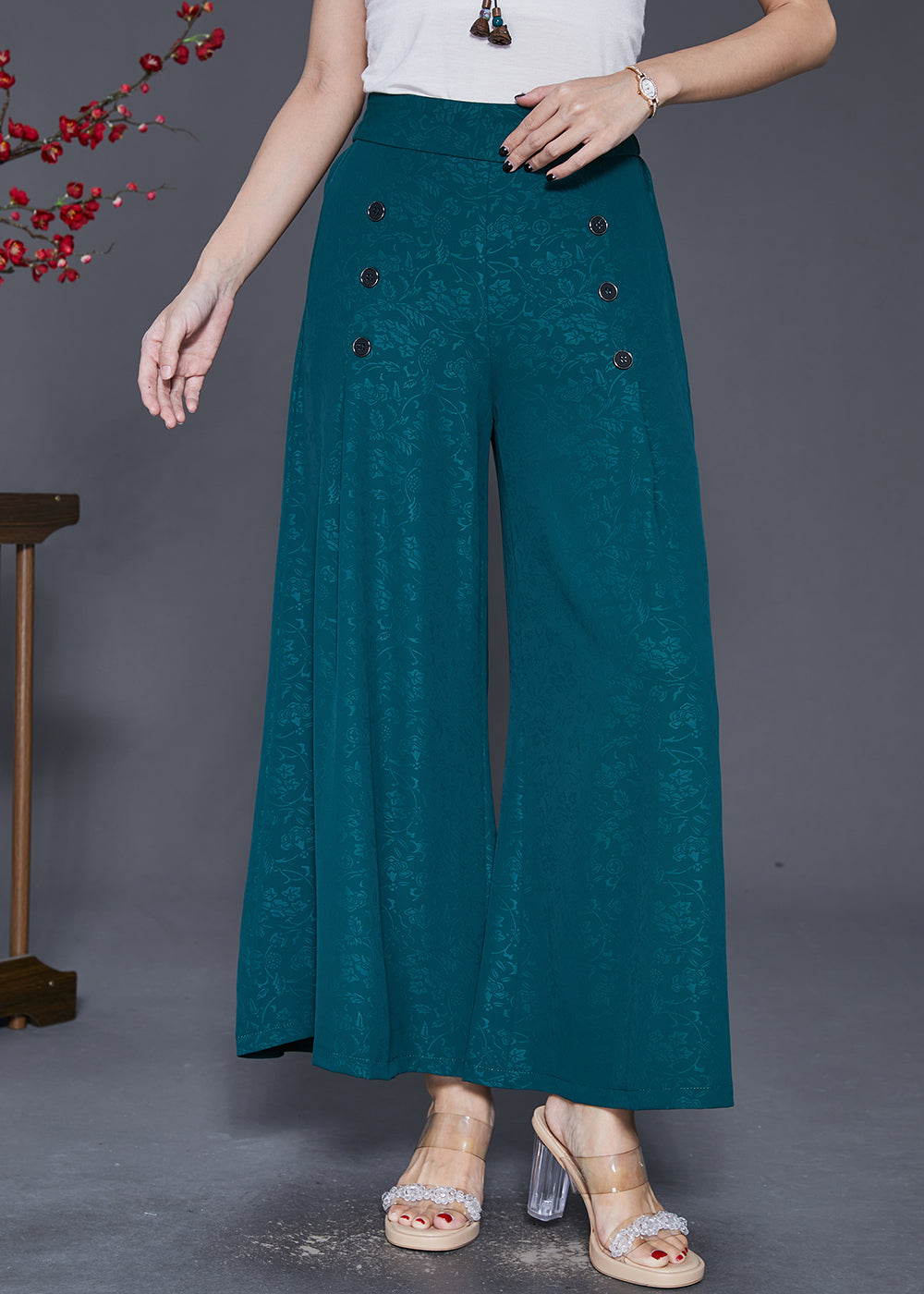 Classic Vintage Pants with a Flattering Fit