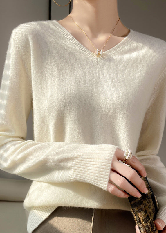 Effortlessly Elegant Top with a Timeless Design