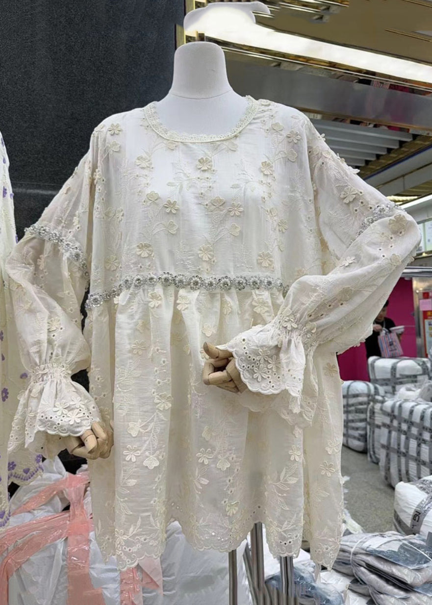 Beautifully Crafted Blouse in a Classic Style