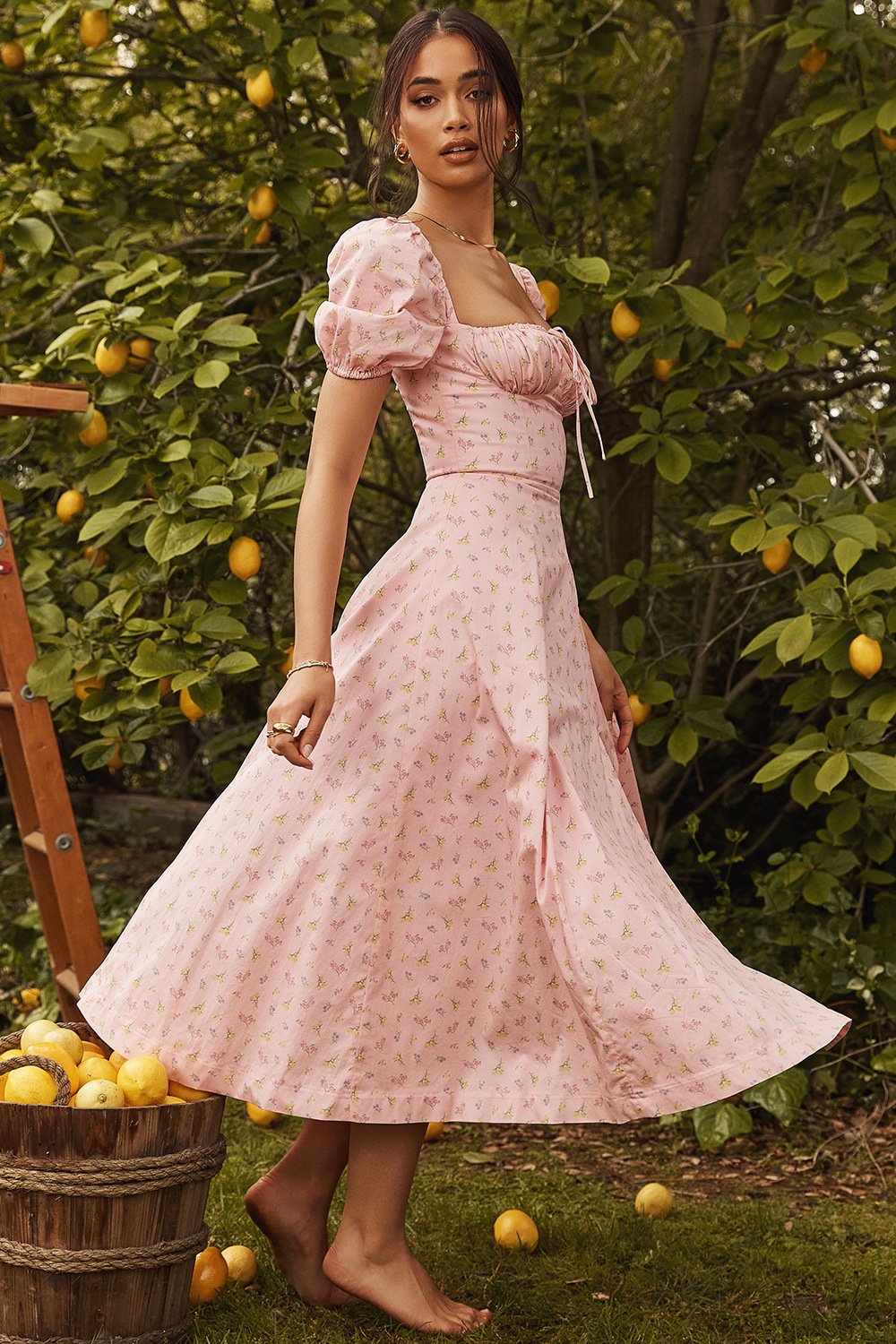 Effortlessly Elegant Dress with a Timeless Design
