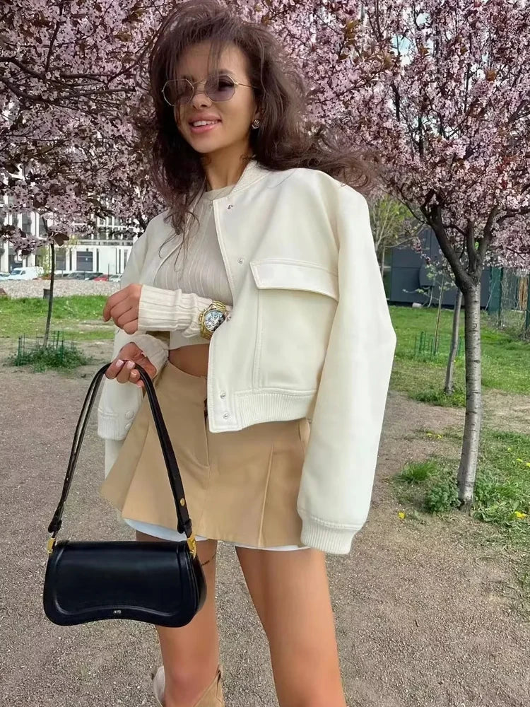Effortlessly Elegant Jacket with a Timeless Design